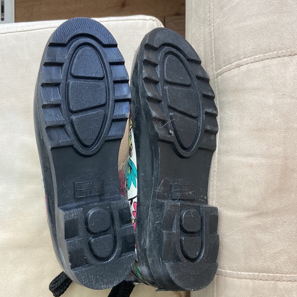 Stylish rain boots - Picture 3 of 6